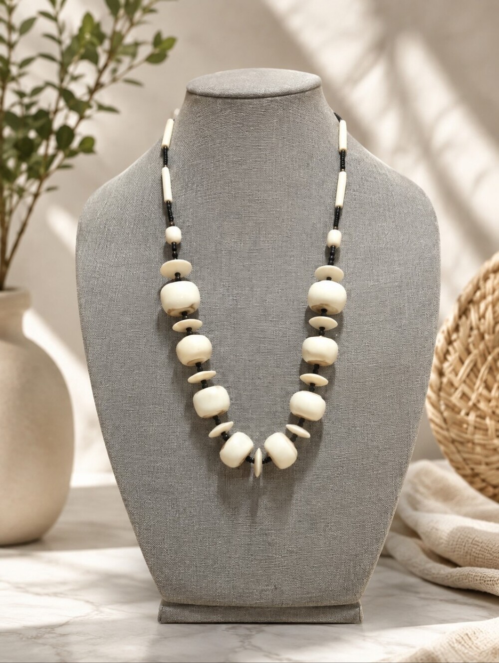Title:Vintage Black Seed Bead & White Woodstone Chunky Statement Necklace